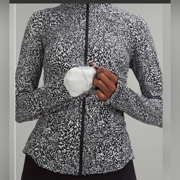 Lululemon jacket - Picture 3 of 7